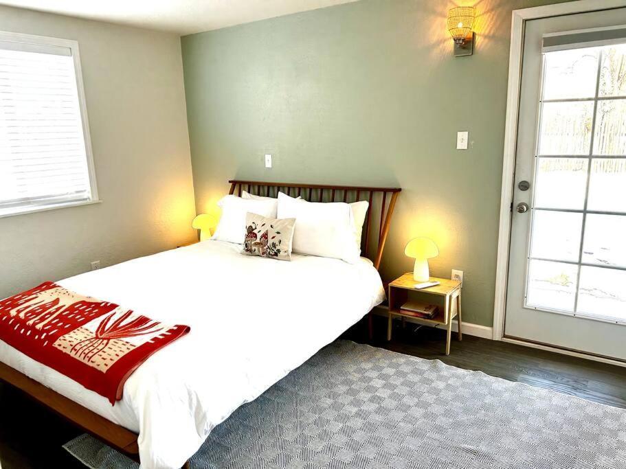 Fully Furnished, Serene Taos House Exterior photo